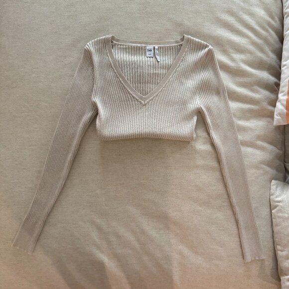 Fitted Beige Ribbed Long Sleeve V-Neck Shirt from Simons (By TWIK) - Size Medium - Picture 2 of 6